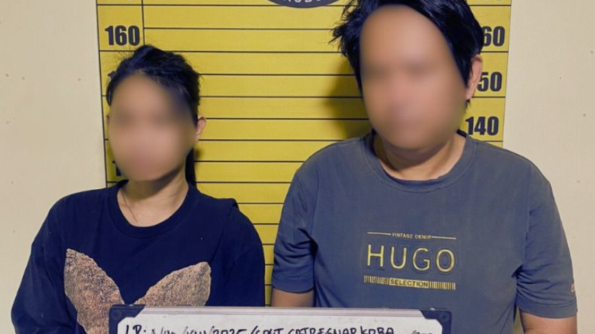 Dua pelaku penyelundupan sabu yang disamarkan dalam paket kue diamankan Satres Narkoba Polres Kubu Raya. (Dok. HO/Faktakalbar.id)