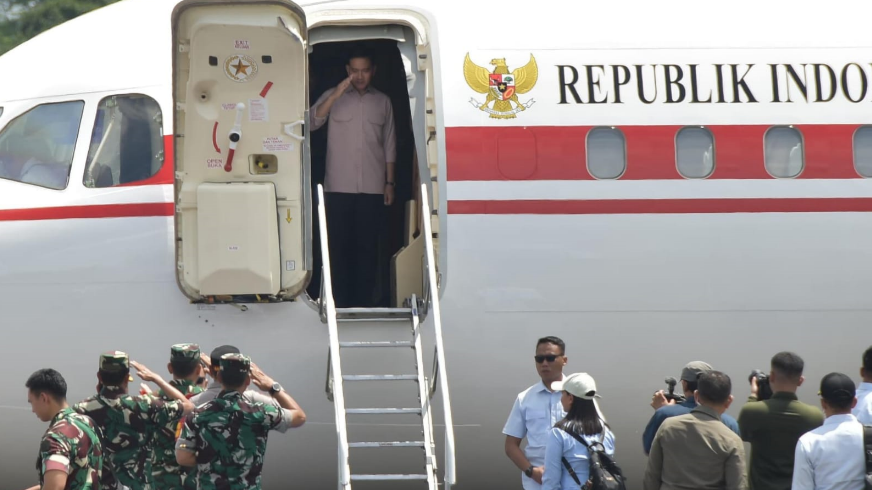 Pangdam XII/Tpr Mayjen TNI Jamallulael bersama Forkopimda Kalbar melepas keberangkatan Wapres RI Gibran Rakabuming Raka usai kunjungan kerja di Kalbar. (Dok. HO/Faktakalbar.id)
