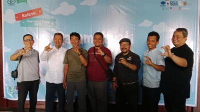 Suasana diskusi KJC 2025 di Rumah Budaya Kampung Caping, Pontianak, membahas isu lingkungan dan informasi publik. (Dok. HO/Faktakalbar.id)