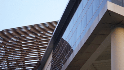 Gedung Perpustakaan Universitas Tanjungpura Pontianak sebagai ikon kampus terbesar di Kalimantan Barat. (Dok. Faktakalbar.id)