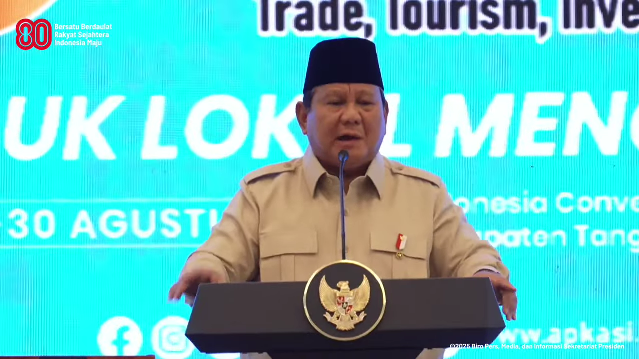 Presiden Prabowo Subianto saat memberikan arahan tegas kepada para bupati dalam acara pembukaan Apkasi Otonomi Expo 2025 di ICE BSD City, Kamis (28/8/2025). (Tangkapan Layar Youtube/Sekretariat Presiden)