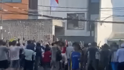 Buntut Pernyataan ‘Orang Tolol’, Rumah Ahmad Sahroni Digeruduk dan Dirusak Massa