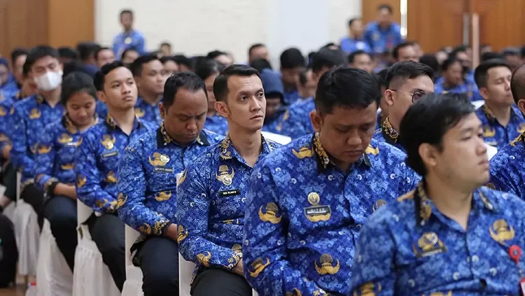 Sejumlah Aparatur Sipil Negara (ASN) mengikuti rapat. (Dok. bssn.go.id)