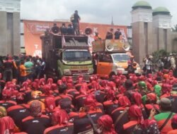 Ribuan Buruh Geruduk DPR Hari Ini, Enam Tuntutan Utama Disuarakan