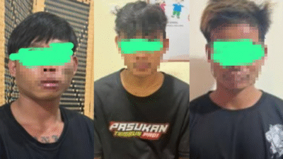 Tiga tersangka kasus persetubuhan terhadap anak di bawah umur saat diamankan di Mapolres Bengkayang untuk proses hukum lebih lanjut.