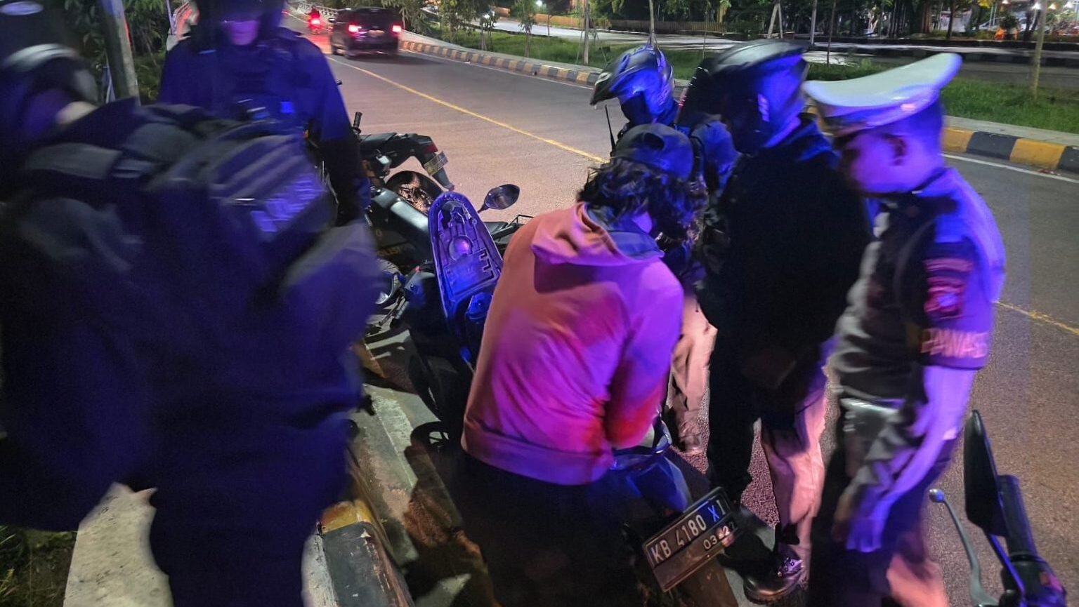 Tim-Patroli-Enggang-Polresta-Pontianak-amankan-pemuda-bawa-celurit