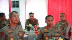 Wakapolda Kalbar Brigjen Pol. Roma Hutajulu, Kapolresta Pontianak Kombes Pol Suyono,  dan bersama Pejabat Utama (PJU) Polda Kalbar.
