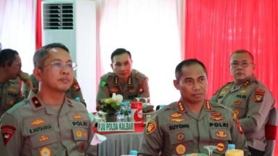 Wakapolda Kalbar Brigjen Pol. Roma Hutajulu, Kapolresta Pontianak Kombes Pol Suyono,  dan bersama Pejabat Utama (PJU) Polda Kalbar.