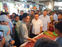 Wapres Gibran Blusukan ke Pasar Flamboyan Pontianak, Cek Harga dan Soroti Kebersihan