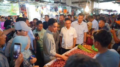 Wapres Gibran Blusukan ke Pasar Flamboyan Pontianak, Cek Harga dan Soroti Kebersihan