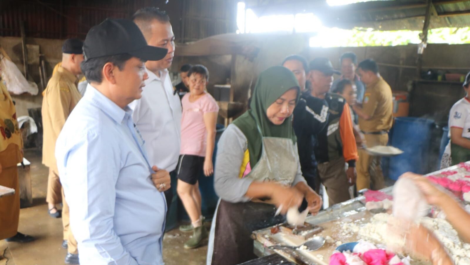 Wakil Wali Kota Pontianak Bahasan bersama dinas terkait meninjau operasional pabrik tahu di Pontianak Utara yang sempat dikeluhkan warga terkait limbahnya.