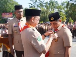 Wawako Bahasan Terima Lencana Darma Bakti dari Kwarnas Gerakan Pramuka