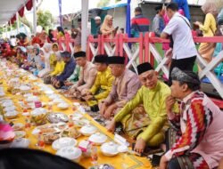 Ribuan Warga Padati Tradisi Robo-robo Pontianak, Hamparan Makanan Membentang 1,3 KM