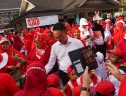 Semarakkan HUT ke-80 RI, Pemkot Pontianak Bagikan 5.000 Bendera Merah Putih untuk Warga