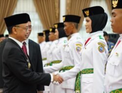 Wali Kota Edi Kamtono Kukuhkan 32 Anggota Paskibraka Pontianak 2025, Ingatkan Pentingnya Jiwa Patriotik