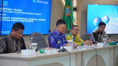 Wali Kota Pontianak Edi Rusdi Kamtono memimpin High Level Meeting TP2DD.