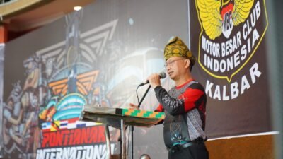 Wali Kota Pontianak Edi Rusdi Kamtono meresmikan Pontianak International Automotive Festival 2025 di PCC.