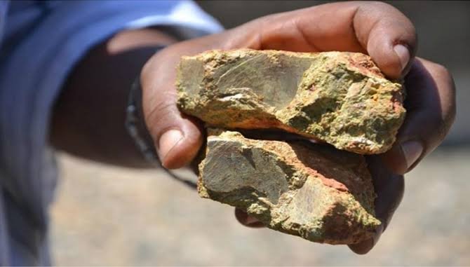 Ilustrasi bongkahan Neodymium, salah satu jenis Logam Tanah Jarang (LTJ) yang harganya meroket di pasar global dan menjadi fokus utama Badan Industri Mineral yang baru dibentuk pemerintah.