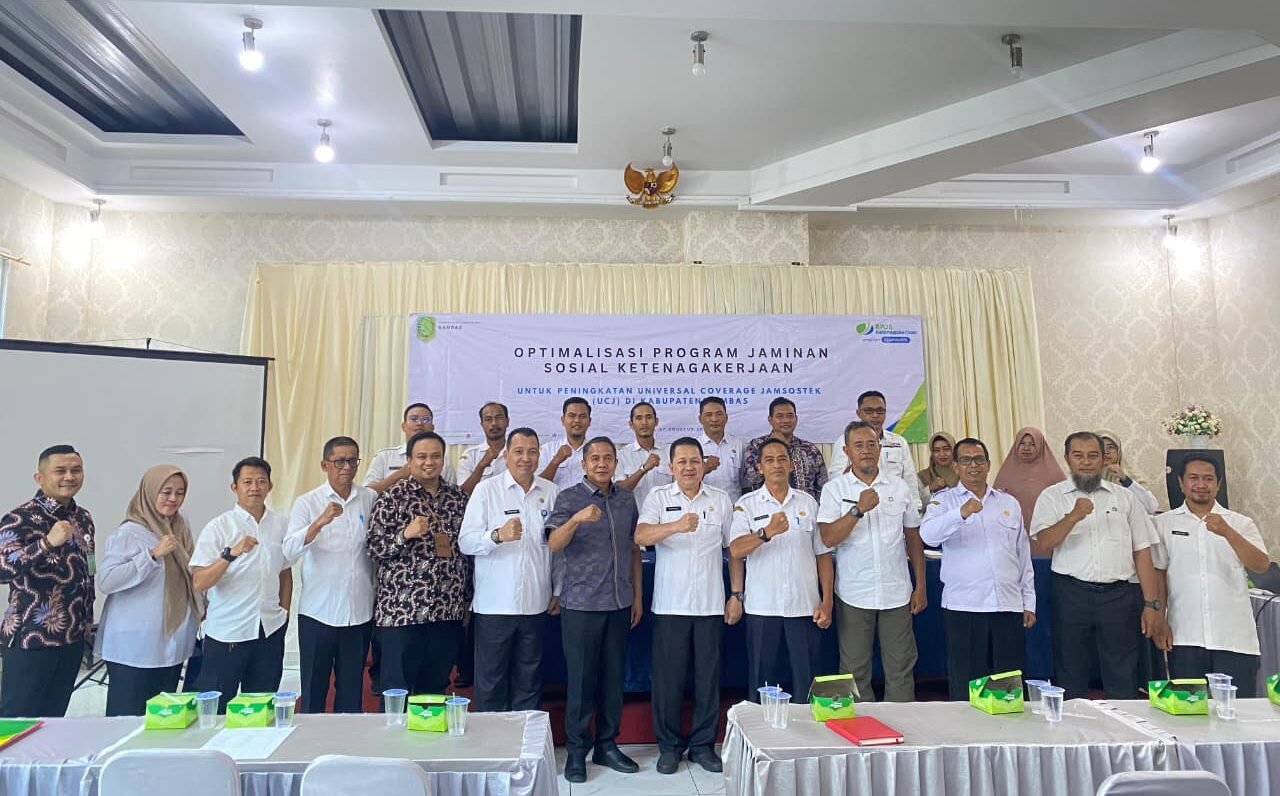 "foto bersama usai kegiatan Optimalisasi Program Jaminan Sosial Ketenagakerjaan untuk Peningkatan Universal Coverage Jamsostek (UCJ), yang digelar bersama BPJS Ketenagakerjaan Cabang Pontianak di Hotel Pantura, Rabu (27/8/2025). (dok.faktakalbar)."