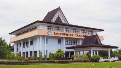 Gedung Rektorat Universitas Tanjungpura pada masa awal berdirinya. (Dok. Ist)