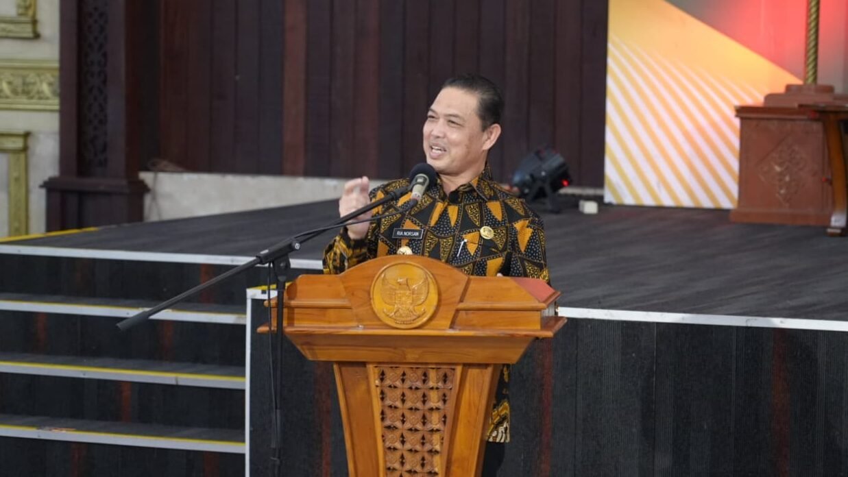Gubernur Kalbar, Ria Norsan, saat memberikan sambutan dalam acara Anniversary ke-6 IJTI Kalbar di Pendopo Kalbar, Sabtu (9/8/2025).