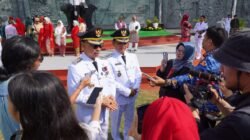 "Wali Kota Pontianak, Edi Kamtono, memimpin upacara HUT ke-80 RI dan menegaskan komitmennya pada program infrastruktur, kesehatan, dan pendidikan. (Dok. HO/Faktakalbar.id)
