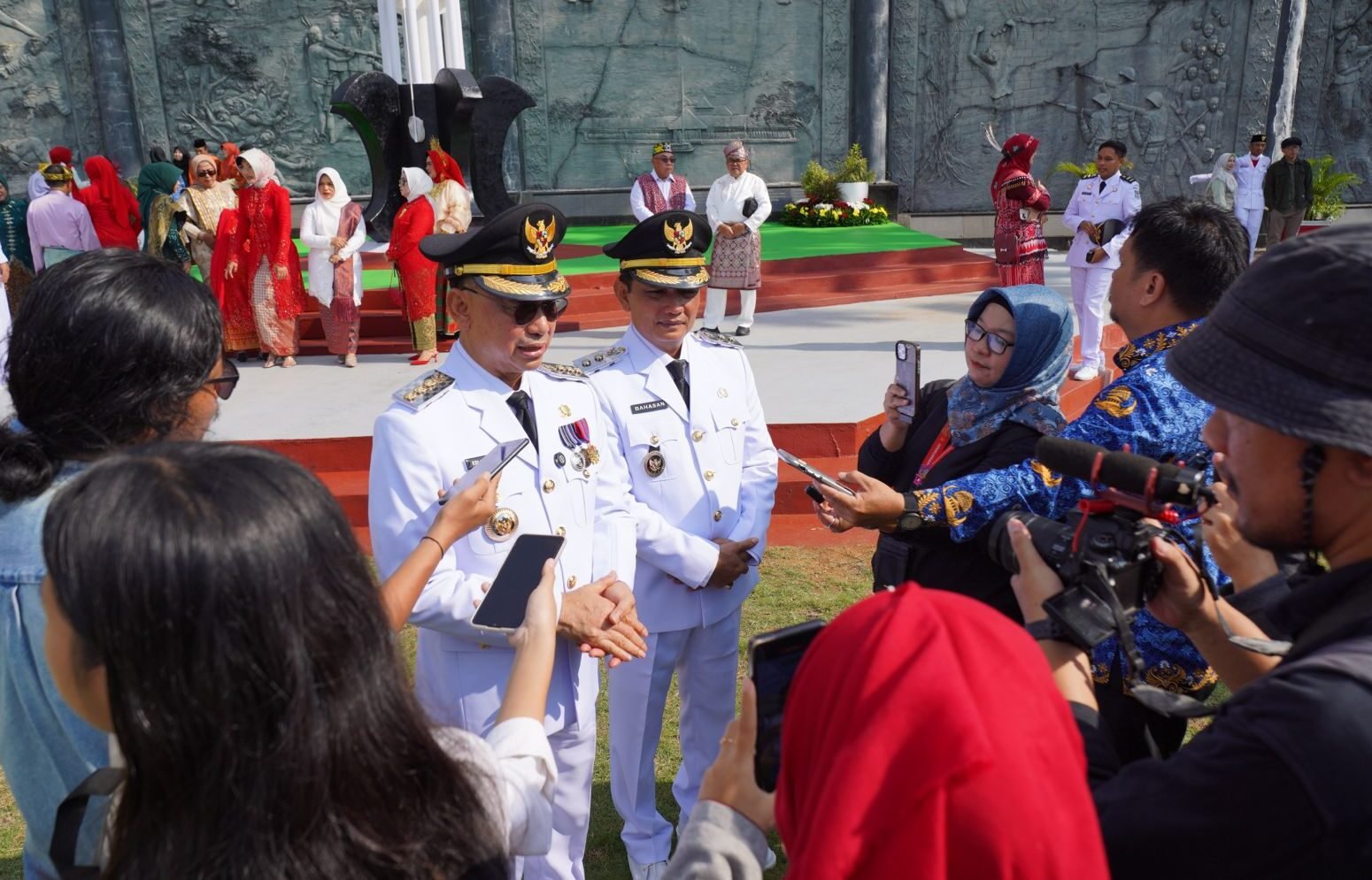 "Wali Kota Pontianak, Edi Kamtono, memimpin upacara HUT ke-80 RI dan menegaskan komitmennya pada program infrastruktur, kesehatan, dan pendidikan. (Dok. HO/Faktakalbar.id)