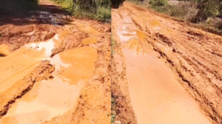 Potret kondisi jalan kabupaten di jalur Sumber Periangan - Sandai, Ketapang, Kalimantan Barat, yang rusak parah dan berlumpur. Jalur ini merupakan alternatif utama bagi warga desa sekitar.