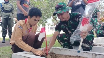 "Kodam XII/Tanjungpura menggelar Karya Bakti serentak di Taman Makam Pahlawan Dharma Patria Jaya sebagai wujud penghormatan kepada pahlawan jelang HUT ke-80 RI. (Dok. HO/Faktakalbar.id)"