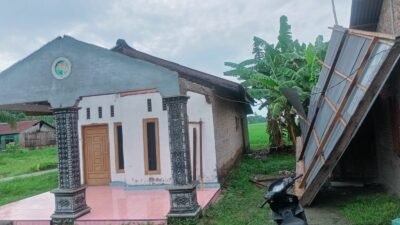 "Laporan BNPB per 16 Agustus 2025 merangkum penanganan bencana kekeringan di Semarang dan angin kencang di Serdang Bedagai, serta imbauan waspada anomali cuaca. (Dok. BNPB/Faktakalbar.id)"