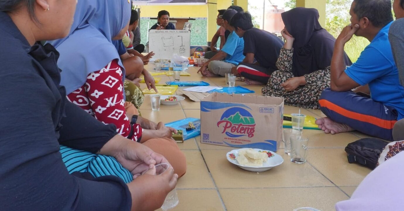 "pelatihan-panel-surya-warga-mentawai-poltesa-sambas-"