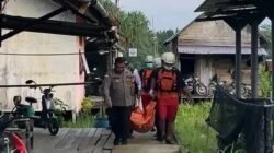 "Seorang pemuda berusia 21 tahun yang hilang tenggelam di Sungai Sasak, Sambas, ditemukan meninggal dunia oleh Tim SAR Gabungan setelah satu hari pencarian"