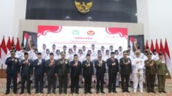 "Sebanyak 30 anggota Paskibraka Provinsi Kalbar 2025 resmi dikukuhkan oleh Gubernur Ria Norsan di Balai Petitih, Kantor Gubernur Kalimantan Barat."