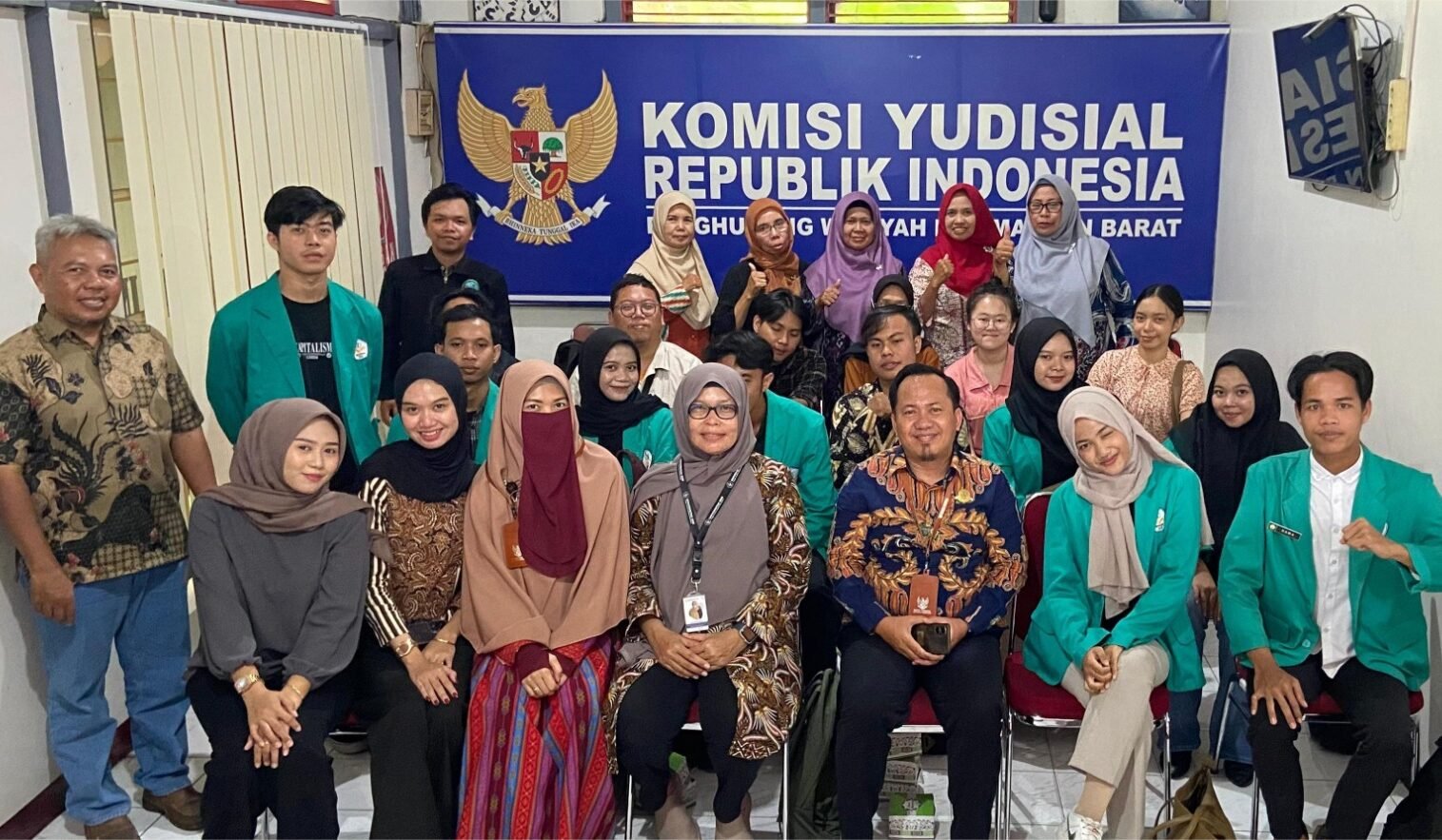 "PKY Kalbar sukses menggelar edukasi publik untuk mengajak masyarakat berperan aktif dalam menjaga integritas hakim. Dalam acara ini, dipaparkan peran dan capaian PKY selama 10 tahun di Kalbar. (Dok. Yudith to Faktakalbar.id)"