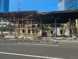 Kronologi Kerusuhan Jumat Malam: Dari Depan DPR, Massa Merangsek dan Bakar 7 Gerbang Tol