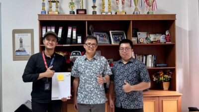 "SMA Kristen Immanuel Pontianak memulai era pendidikan digital dengan mengadopsi Pijar Sekolah dari Telkom, sebuah platform terintegrasi untuk manajemen dan pembelajaran. (Dok. HO/Faktakalbar.id)"