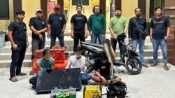 Para pelaku pencurian gudang saat diamankan di Mapolres Kubu Raya untuk menjalani pemeriksaan lebih lanjut oleh Tim Resmob Macan Raya.