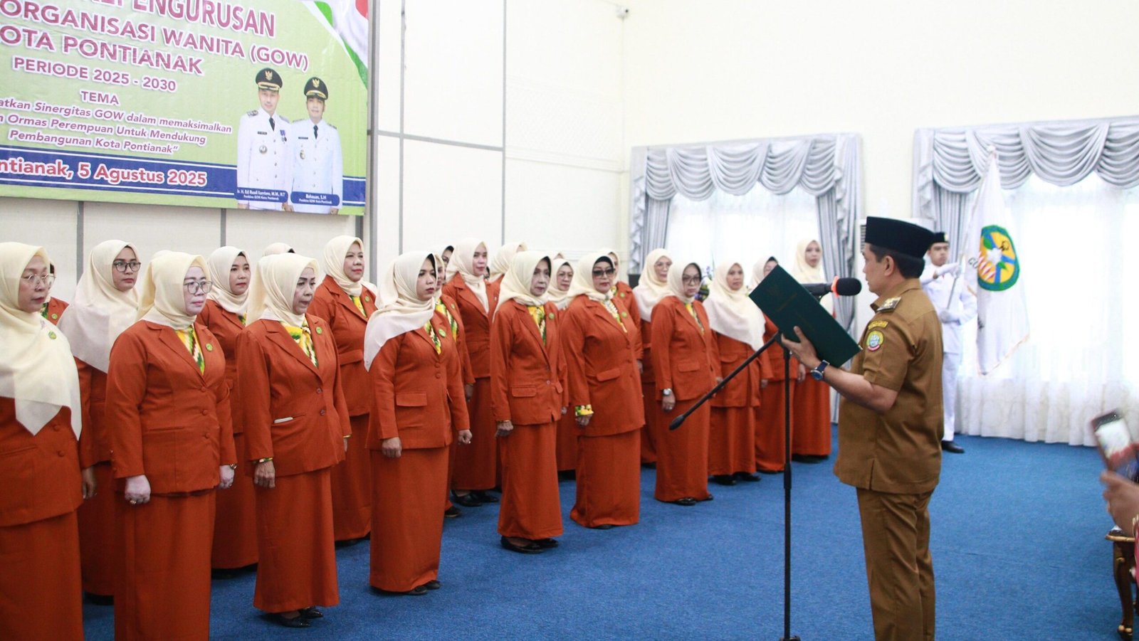 Wakil Wali Kota Pontianak Bahasan melantik Pengurus Gabungan Organisasi Wanita (GOW) Kota Pontianak periode 2025-2030. Foto: HO/Faktakalbar.id