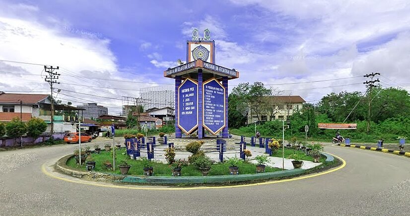 "Jelajahi 5 destinasi wisata terbaik di Sekadau, mulai dari keindahan alam Bukit Gandeng hingga kekayaan budaya Rumah Betang."