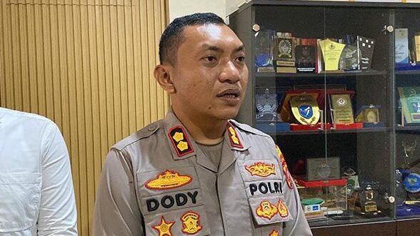 Kapolres Singkawang, AKBP Dody Yudianto Arruan memberikan keterangan terkait perkembangan kasus penemuan mayat yang menggegerkan masyarakat.