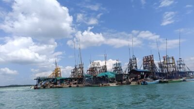 Aktivitas Penambangan Ponton Isap Produksi (PIP) Ilegal yang Beroperasi di Perairan Laut Bangka. (Dok. Ist)