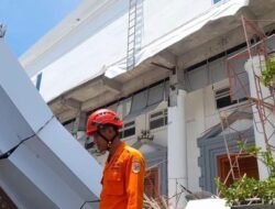 Teras Kantor Pemerintahan Brebes Ambruk Saat Perbaikan, Tiga Pekerja Terluka