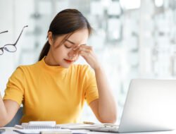 Awas! Mata Lelah Akibat Laptop, Cegah dengan 5 Jurus Jitu Berikut