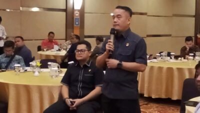 Asisten Deputi Kemenko Polhukam, Brigjen Pol Irwansyah, saat memberikan arahan dalam rapat koordinasi penanganan kejahatan sumber daya alam di Pontianak, Kamis (11/9/2025). (Dok. GG/Faktakalbar)