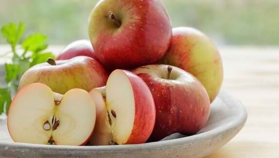 "Lelah dan mengantuk saat kerja? Coba konsumsi 5 buah ini! Ketahui rekomendasi buah yang efektif menghilangkan rasa ngantuk secara alami dan sehat."