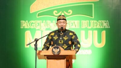 Bupati Ketapang, Alexander Wilyo, secara simbolis membuka Festival Seni Budaya Melayu (FSBM) 2025 dengan menabuh gendang tar, Jumat (26/09/2025).