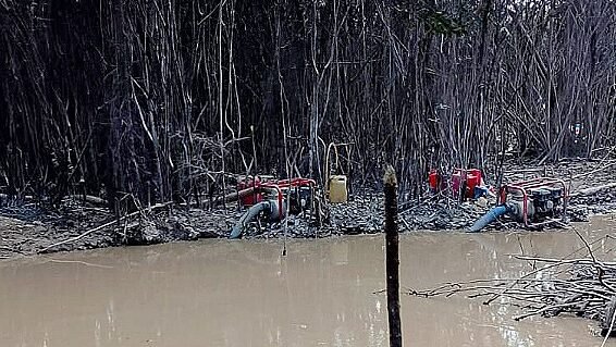 "Warga Selimbau, Kapuas Hulu, mengeluhkan dampak PETI yang membuat air sungai keruh dan kotor serta menyebabkan lahan pribadi diserobot tanpa izin."