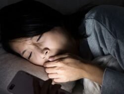 Sleep Call: Romantis atau Merusak? Pahami 4 Bahaya Tersembunyi untuk Kesehatan dan Hubunganmu