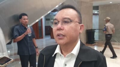 Wakil Ketua DPR RI, Sufmi Dasco Ahmad, saat memberikan pernyataan kepada media terkait kasus keracunan dalam program Makan Bergizi Gratis di Kompleks Parlemen, Jakarta.