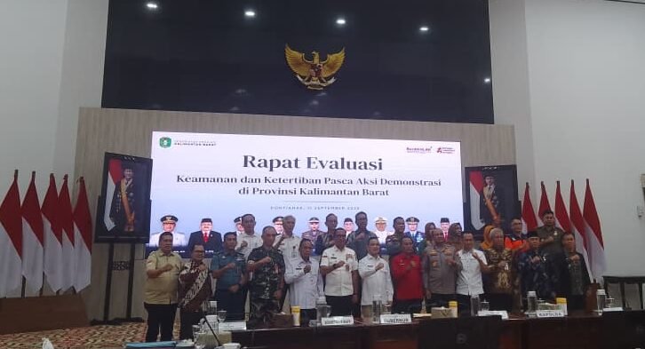 "Pasca rapat evaluasi keamanan bersama Forkopimda, Pemerintah Provinsi Kalimantan Barat berkomitmen untuk merealisasikan tuntutan "17+8" dari massa aksi unjuk rasa. "